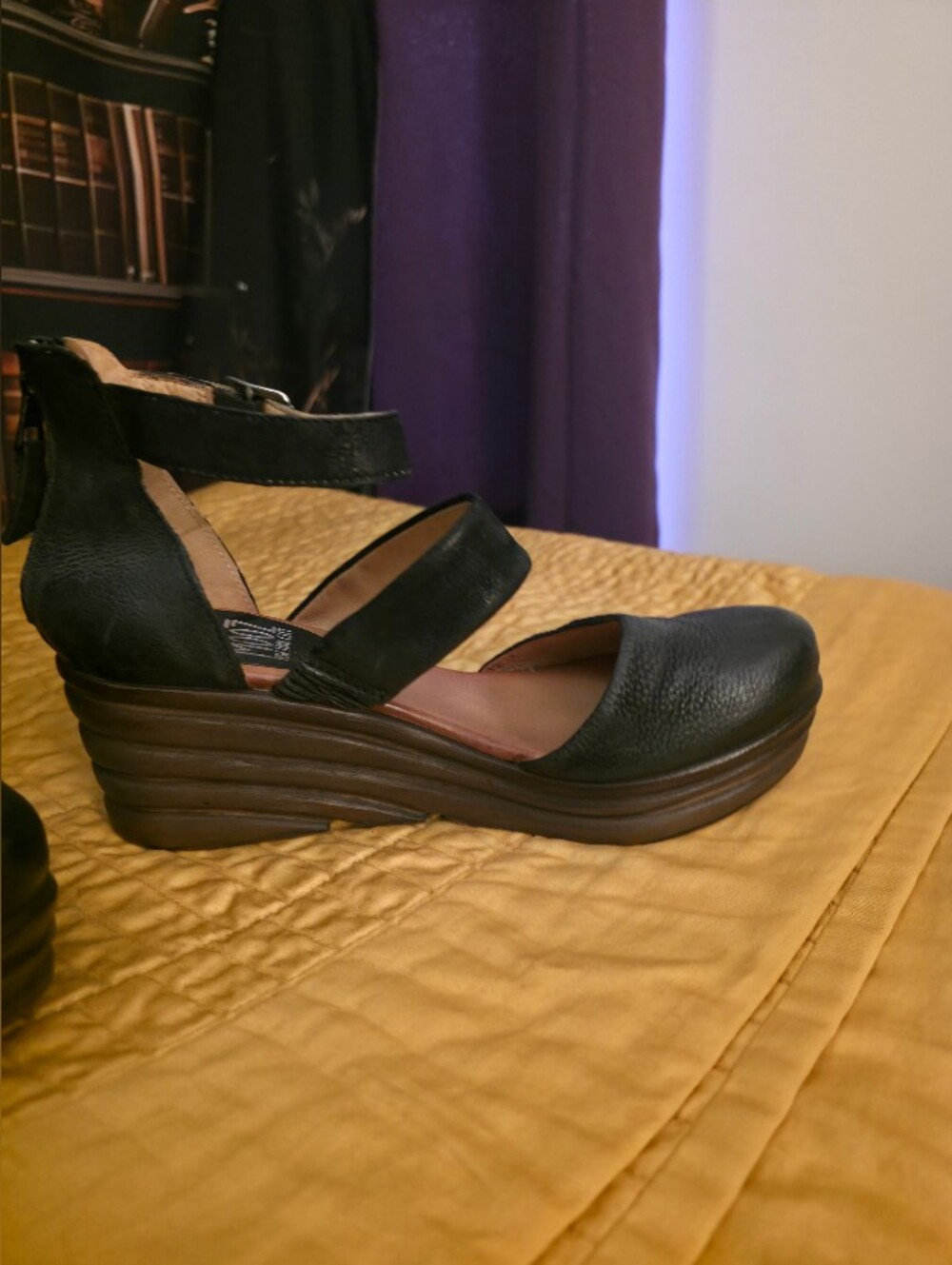 Miz Mooz Black Leather Double-Strap Heels Size 8.5 - Picture 2 of 10